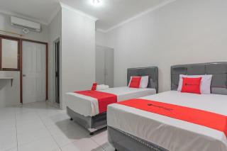 RedDoorz Plus at Bukit Cinta Street Balikpapan - Klandasan Kecil - 1