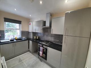 London Modern 4 Bedroom Apartment - 9
