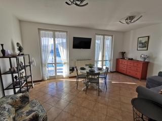 Near Villa Monastero and Castello di Vezio - 6