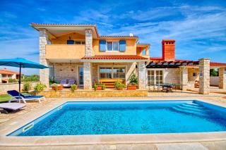 Charming villa Oliva with 4 bedrooms near the wonderful village of Fazana - Fažana - 0