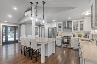 Lakeview Luxury - Hope - 1