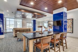 Holiday Inn Express & Suites - Denton South by IHG - 1