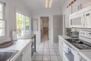 Sea Salt Cottage - Folly Beach - 3