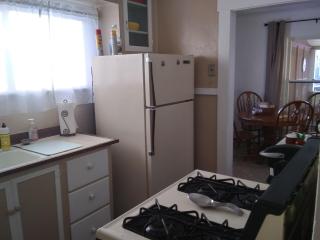 Bright and Cool Powell Apartment - 1