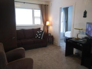 Bright and Cool Powell Apartment - 5