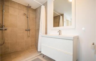 Ten-Bedroom Holiday Home In Glesborg - 3