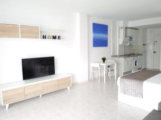 BenalSuite estudio, piscina y playa en BenalBeach, Benalmadena - Benalmádena - 1