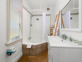 Cute and Central - 4