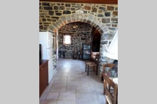 Traditional stone house by the sea... - Kapetanianá - 5