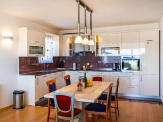 Delightful Apartment in Radovin with Garden - Radovin - 3