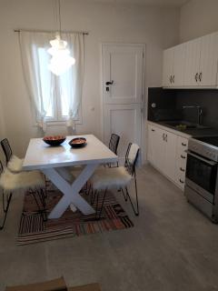 The House of Cyclades - Návstathmos - 3