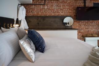 48 King West Boutique Hotel - Brockville - 2