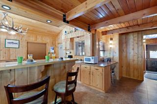 Restoration Pines by KABINO Hot Tub Big Garage Yard Fire Pit Swingset Foosball WiFi Grill - Island Park - 1