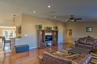 Pet-Friendly Glendale Home with Pool and Putting Green - Phoenix - 4