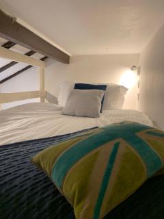 Stunning Barn private hot tub Malvern & Worcester Sleeps 6 - 1