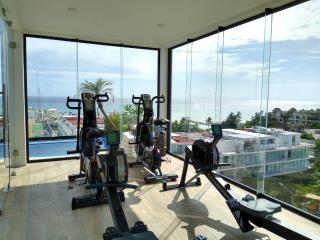 Ocean View from the Rooftop Pool Only one block to the Beach Studio for 2 - Playa del Carmen - 3
