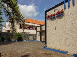 RedDoorz near Goa Panggung - 8