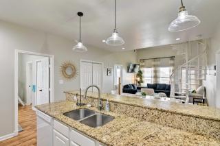 Pool, Marina and More! Family Home in Terramar Beach - Galveston - 1