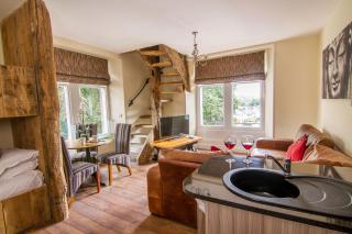 Romneys Apartments & Suites - 9