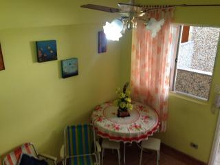 Apartamento Praia Grande, Vila Tupi, em frente ao mar, com retirada de chaves na casa da proprietária - 9