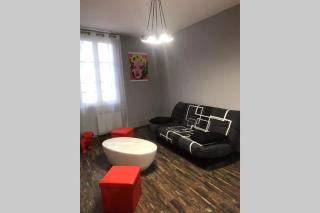 APPARTEMENT STYLE POP ART avec GARAGE CENTRE HISTORIQUE BEZIERS - Béziers - 1
