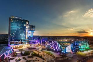 Ace Location walk to Sun Arena & Menlyn CBD WiFi Self Catering - 8