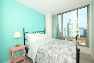 Chic 2-Bedroom in Central Downtown with Stunning Water Views - Vancouver - 1