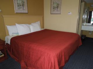 Days Inn by Wyndham Louisville Airport Fair and Expo Center - Louisville - 5