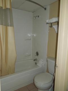 Days Inn by Wyndham Louisville Airport Fair and Expo Center - Louisville - 2
