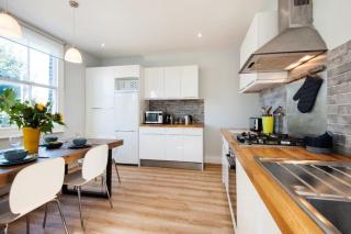 Modern Family Home in London Close to Amenities and Train - Londra - 4