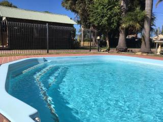 Lazy Acre Log Cabins - Lakes Entrance - 8
