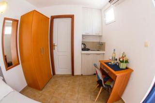 Fisherman House Apartments - 8