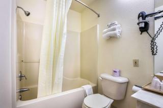 Econo Lodge & Suites Brinkley - 1