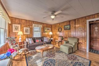 Quaint and Scenic Country Cottage, 3 Mi to New River - 2