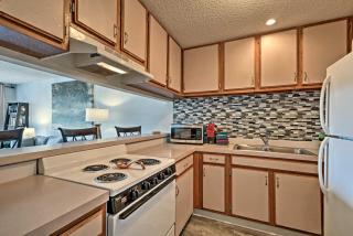 Kailua-Kona Condo w/ Lanai, Walk to Beach + Pier! - 1