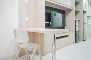 Comfy Studio at Beverly 90210 Apartment By Travelio - Tangerang - 2
