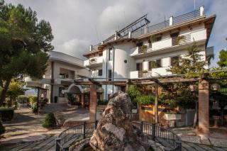 Hotel Ristorante La Bilancia - Loreto Aprutino - 1