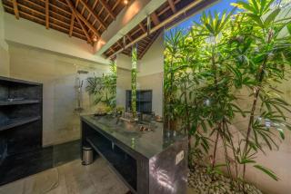 Villa Teman - Luxury 4BR Villa in Central Seminyak - HUGE POOL - Seminyak - 3