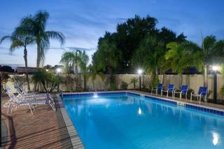 Super 8 by Wyndham Bradenton Sarasota Area - 7