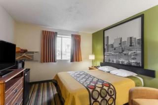 Super 8 by Wyndham College Park Wash DC Area - 1