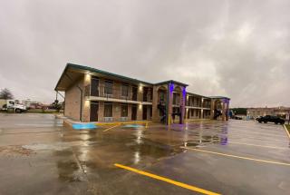 Days Inn by Wyndham Forest - Forest - 6