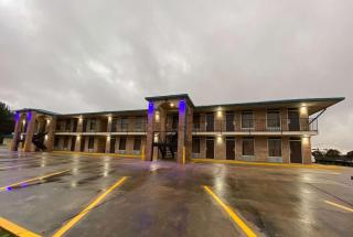 Days Inn by Wyndham Forest - Forest - 3