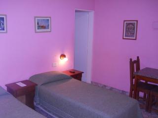 Dennisse Hotel - 4