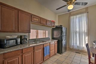 1 Mi to Beach Group-Friendly Galveston Home! - Galveston - 2