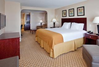 Holiday Inn Express Hotel & Suites Wichita Airport by IHG - Wichita - 1