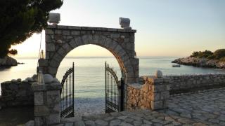 Lalloudes Seaside Accommodation - 3