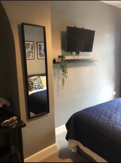 1. Stylish Private Double Room Near Manchester City Centre - 1