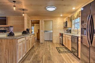 Gatlinburg Cabin Hot Tub, Deck, Games - 4