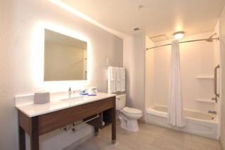 Holiday Inn Express & Suites Southern Pines-Pinehurst Area by IHG - 8