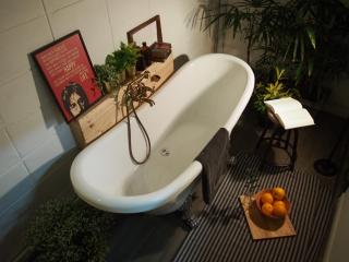 2BR House with Bathtub near Old City - 6